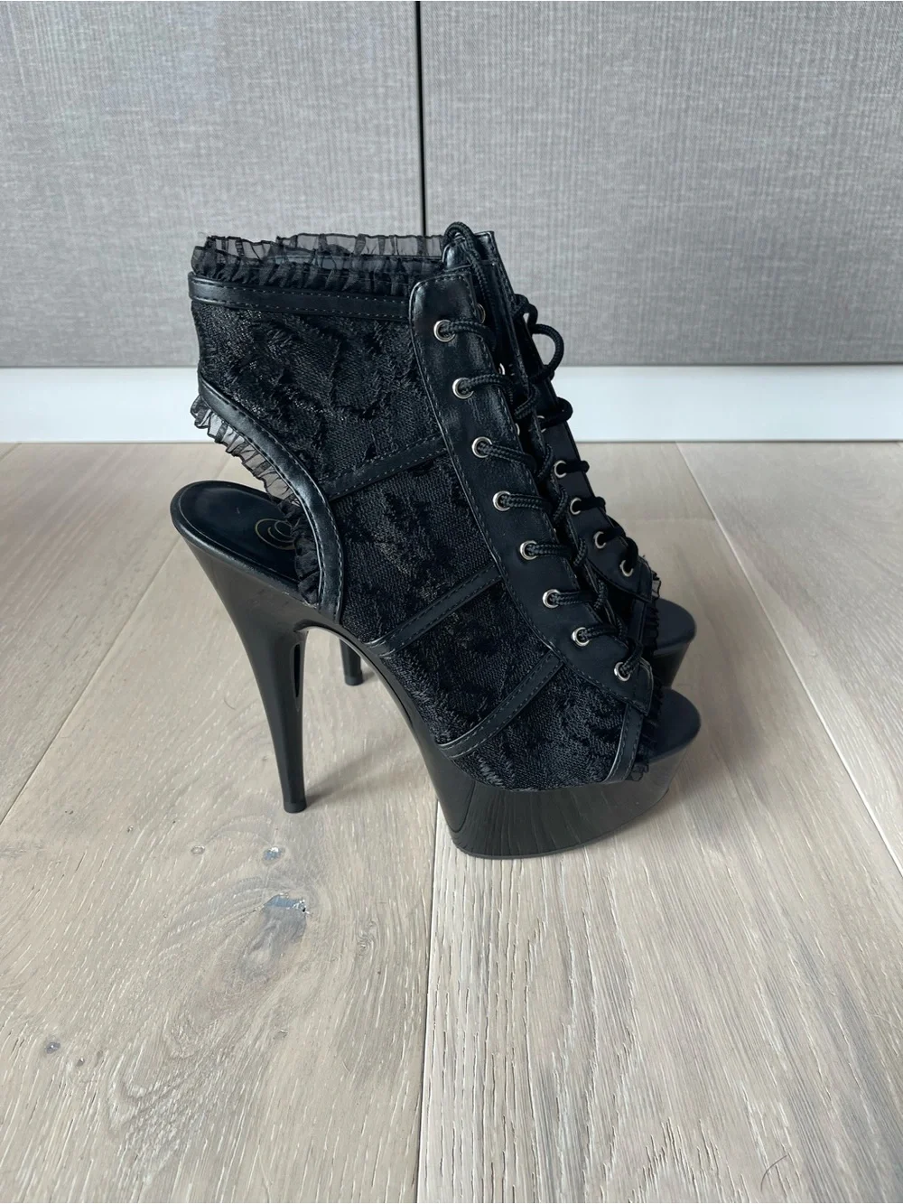 Pleaser | Lace Booties